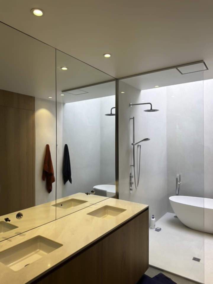 Un partenaire de choix pour une installation de miroir sur mesure